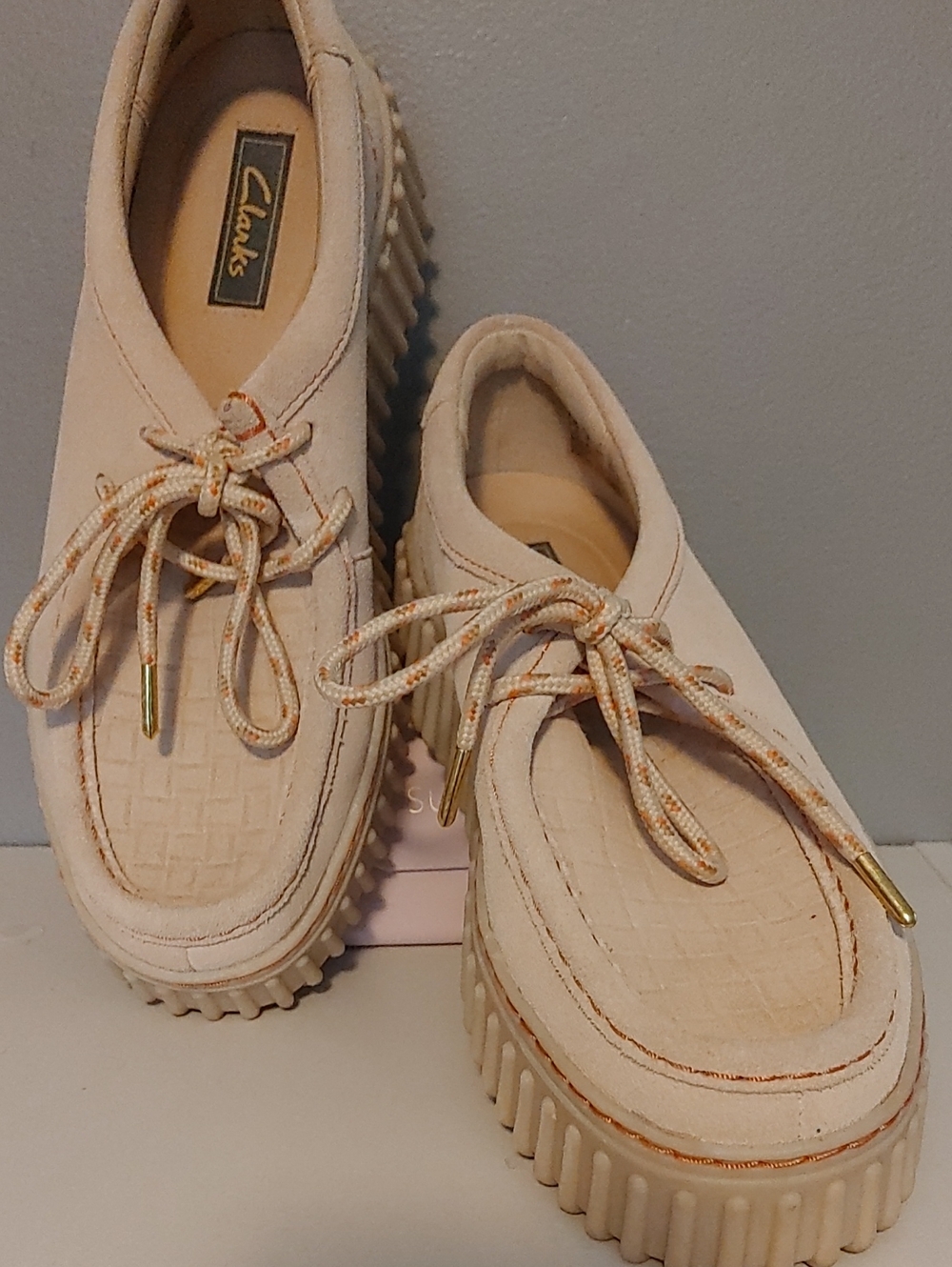 Clarks Women's Cream/Tan Platform Lace-Up Moccasins